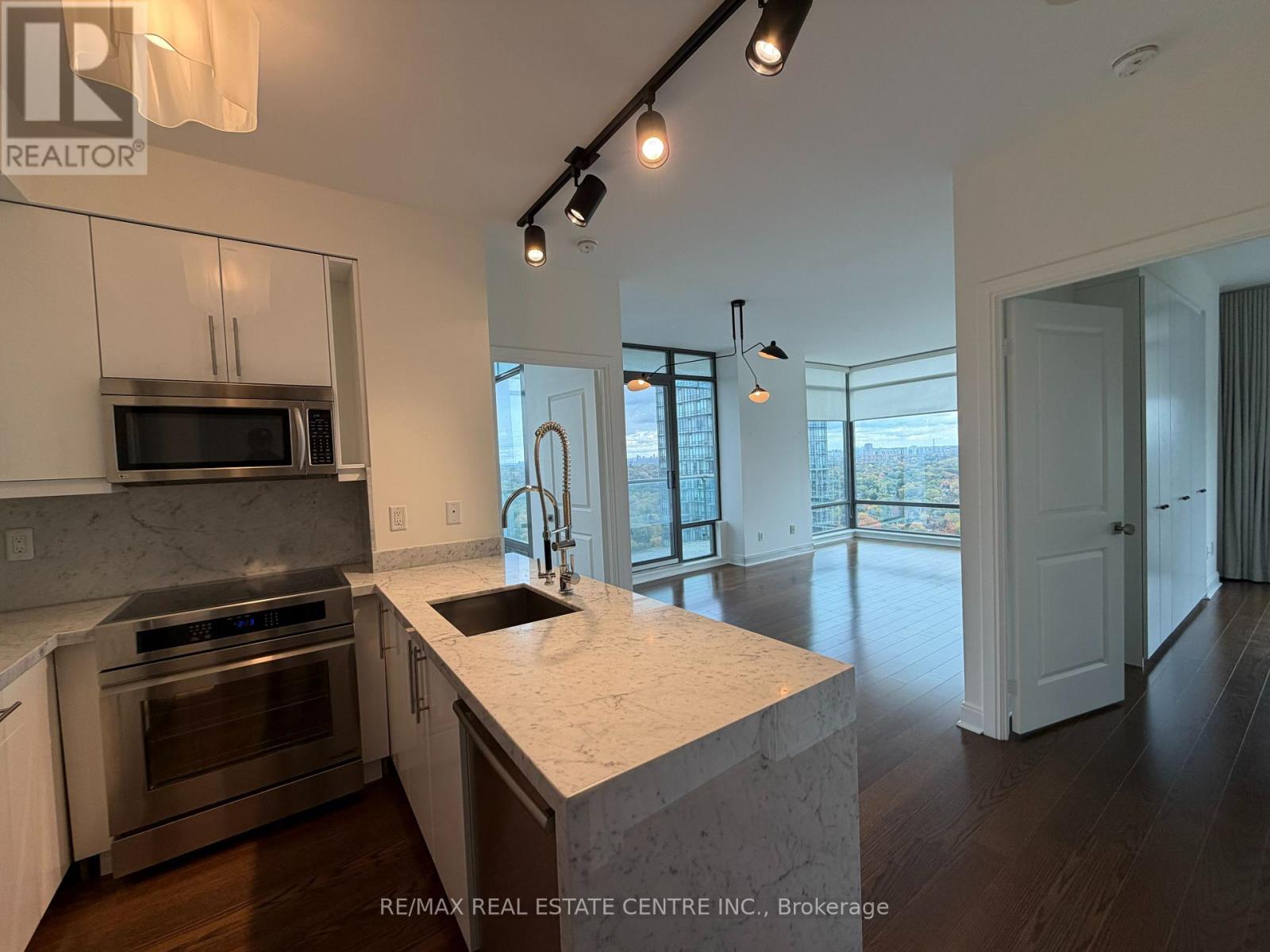 3106 - 18 Yorkville Avenue, Toronto, Ontario  M4W 3Y8 - Photo 3 - C12483999