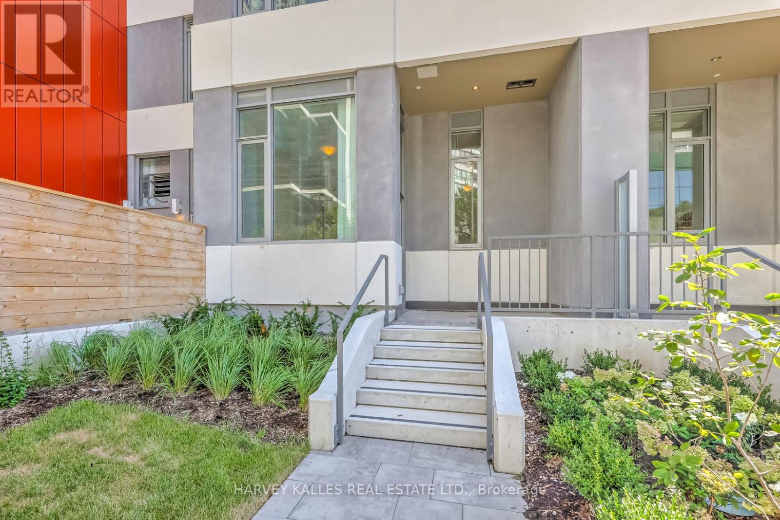 TH110 - 25 HOLLY STREET, Toronto, Ontario