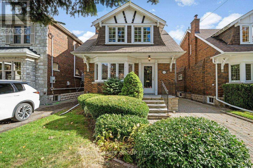 17 DONEGALL DRIVE, Toronto, Ontario