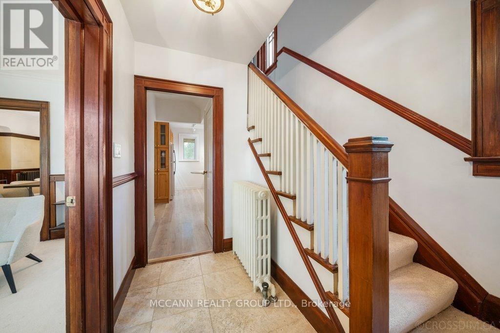17 Donegall Drive, Toronto, Ontario  M4G 3G6 - Photo 12 - C12484078