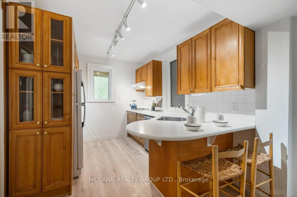 17 Donegall Drive, Toronto, Ontario  M4G 3G6 - Photo 14 - C12484078