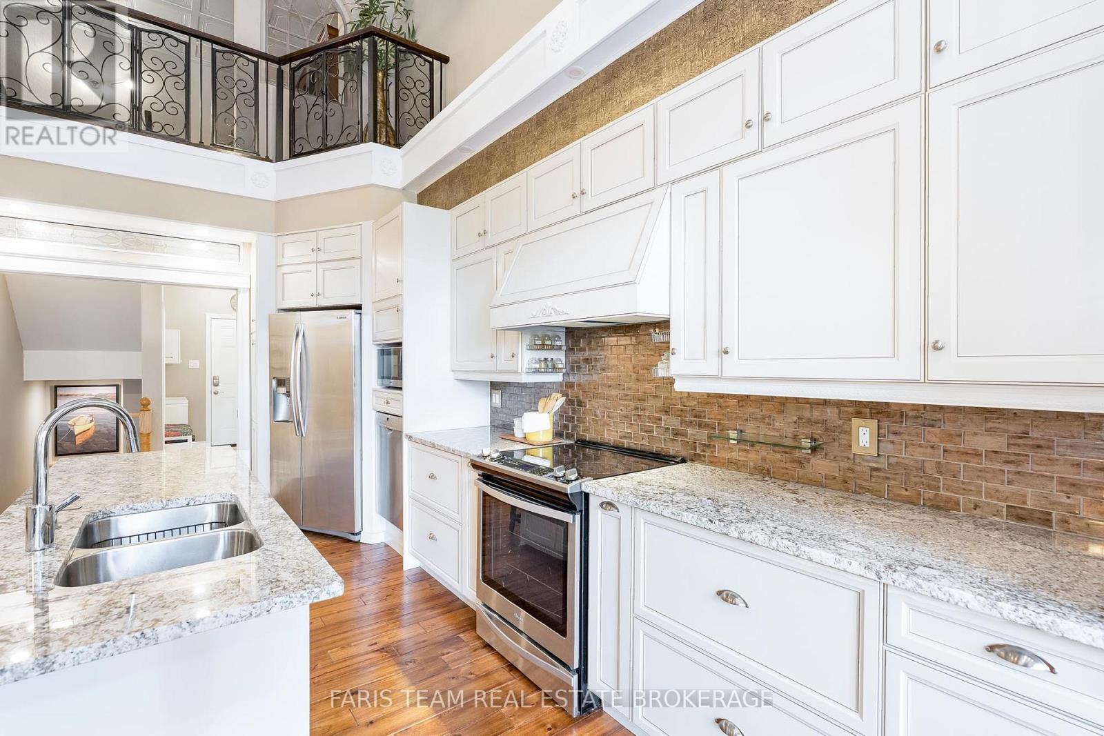 10 Wilton Trail, Aurora, Ontario  L4G 7S9 - Photo 7 - N12483990