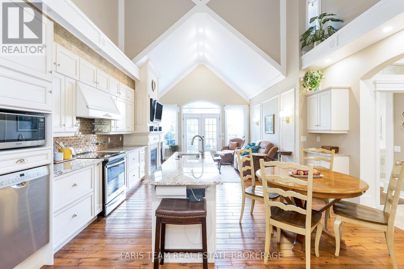 10 Wilton Trail, Aurora, Ontario  L4G 7S9 - Photo 9 - N12483990