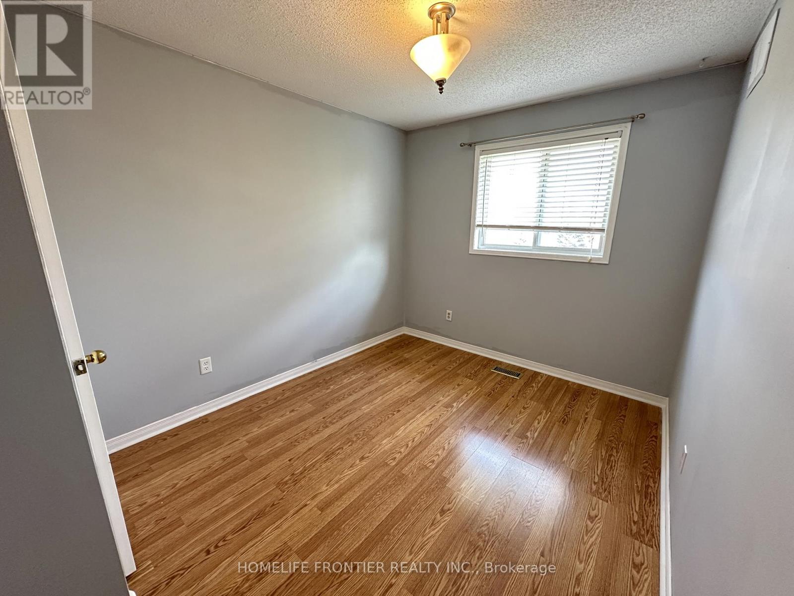 Main - 53 Hattie Court, Georgina, Ontario  L4P 3Z8 - Photo 12 - N12483997