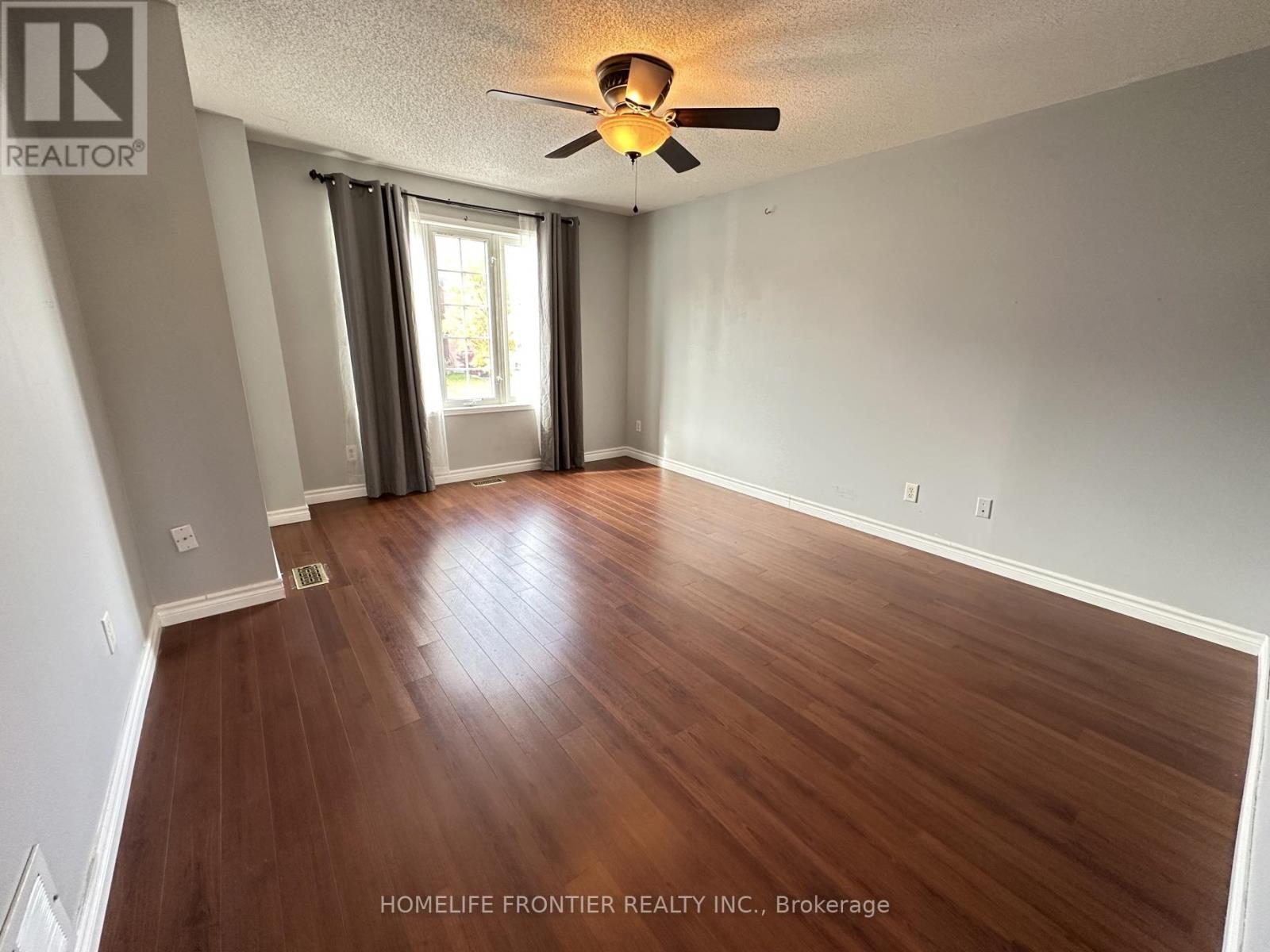 Main - 53 Hattie Court, Georgina, Ontario  L4P 3Z8 - Photo 4 - N12483997
