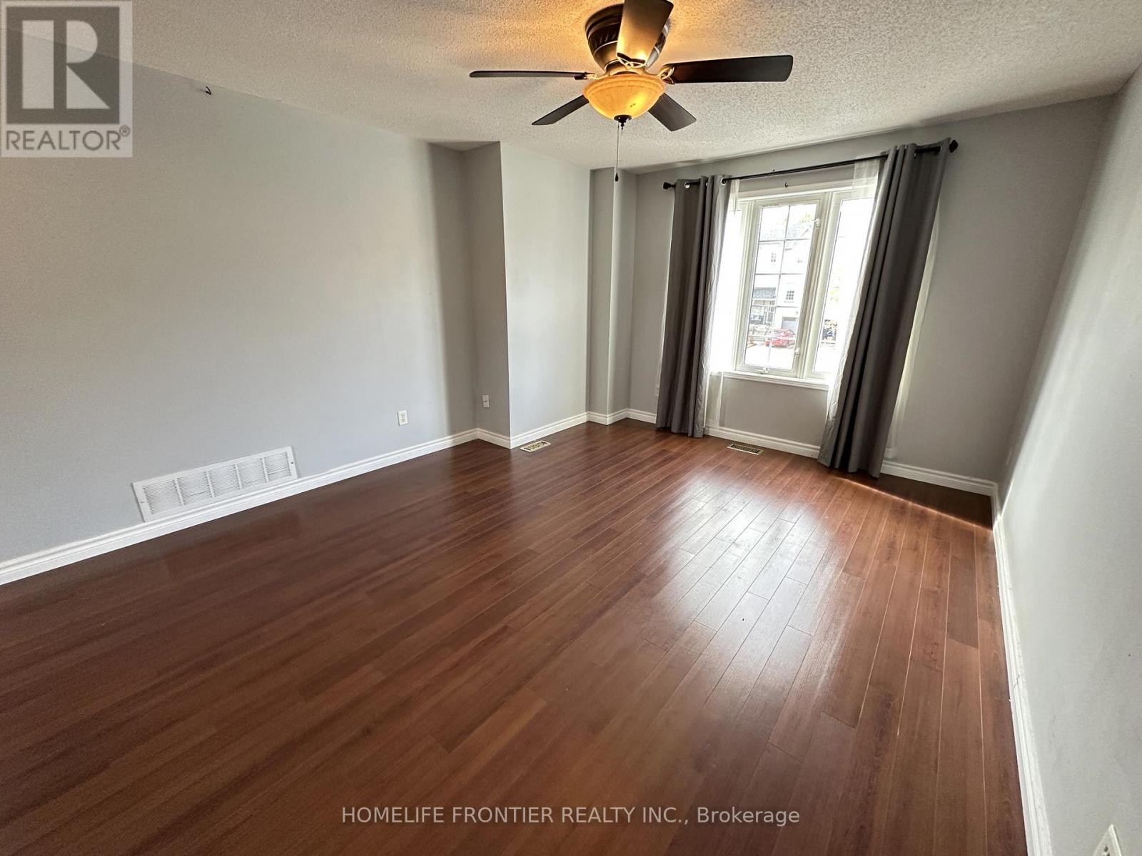 Main - 53 Hattie Court, Georgina, Ontario  L4P 3Z8 - Photo 5 - N12483997