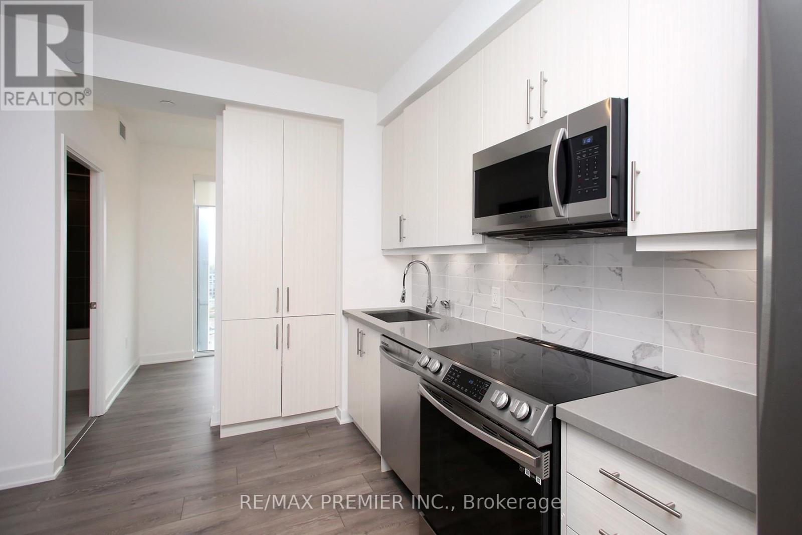 1210 - 95 Oneida Crescent, Richmond Hill, Ontario  L4B 0H5 - Photo 10 - N12484023