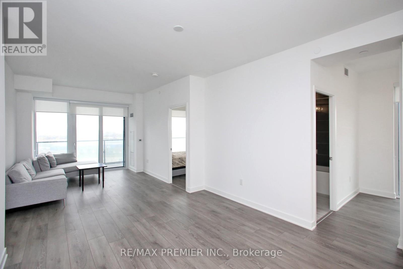 1210 - 95 Oneida Crescent, Richmond Hill, Ontario  L4B 0H5 - Photo 4 - N12484023