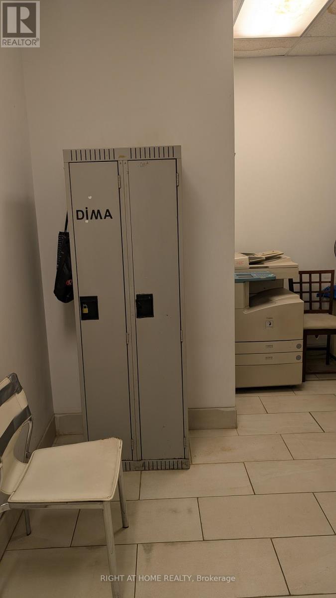 3 - 210 Drumlin Circle, Vaughan, Ontario  L4K 3E3 - Photo 14 - N12484030