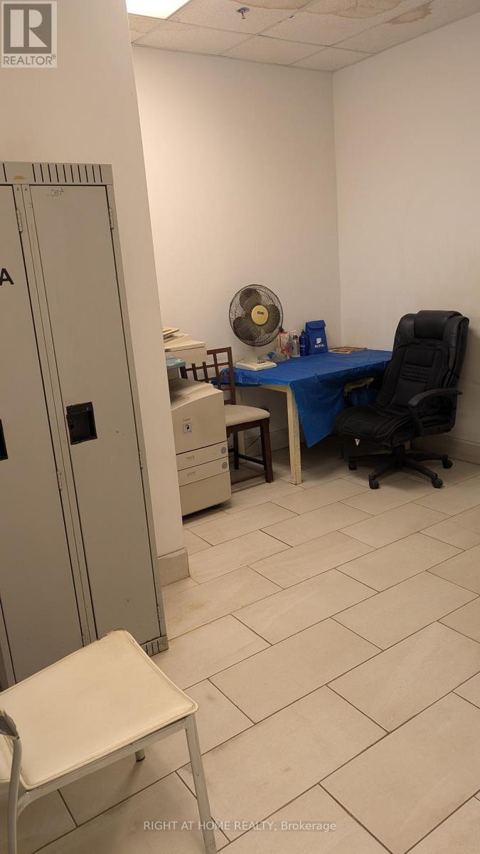 3 - 210 Drumlin Circle, Vaughan, Ontario  L4K 3E3 - Photo 15 - N12484030