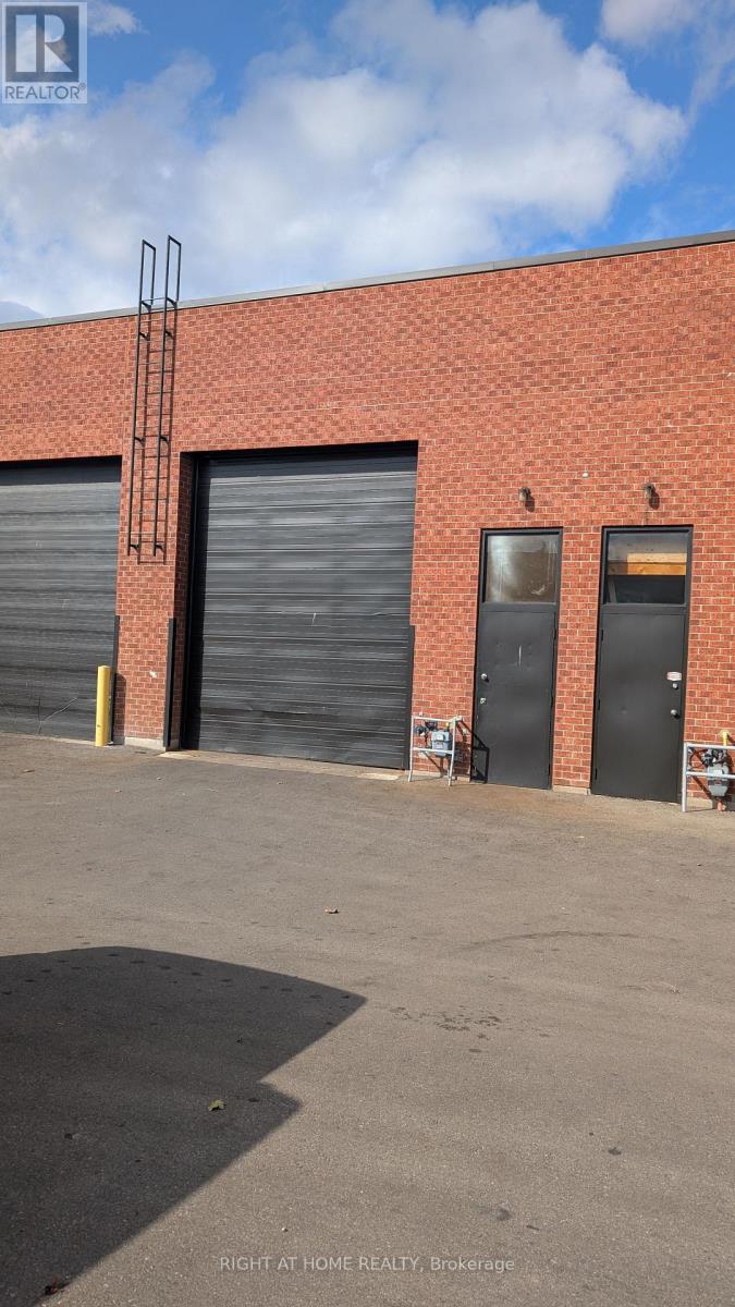 3 - 210 Drumlin Circle, Vaughan, Ontario  L4K 3E3 - Photo 21 - N12484030