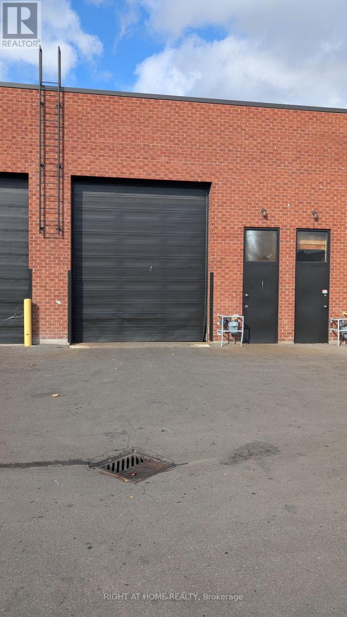 3 - 210 Drumlin Circle, Vaughan, Ontario  L4K 3E3 - Photo 3 - N12484030