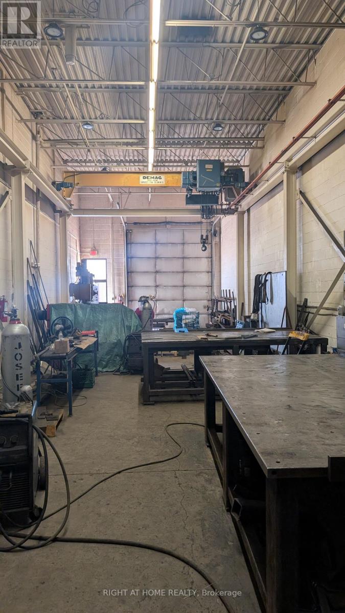 3 - 210 Drumlin Circle, Vaughan, Ontario  L4K 3E3 - Photo 5 - N12484030