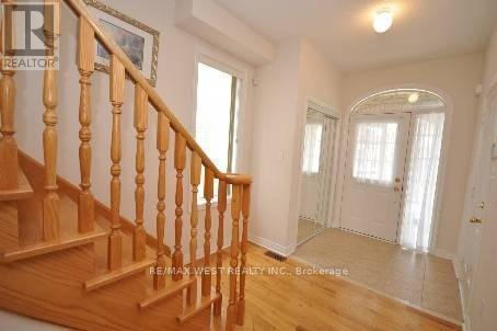 571 Vellore Woods Boulevard, Vaughan, Ontario  L4H 2V8 - Photo 2 - N12484060
