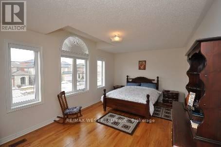 571 Vellore Woods Boulevard, Vaughan, Ontario  L4H 2V8 - Photo 6 - N12484060