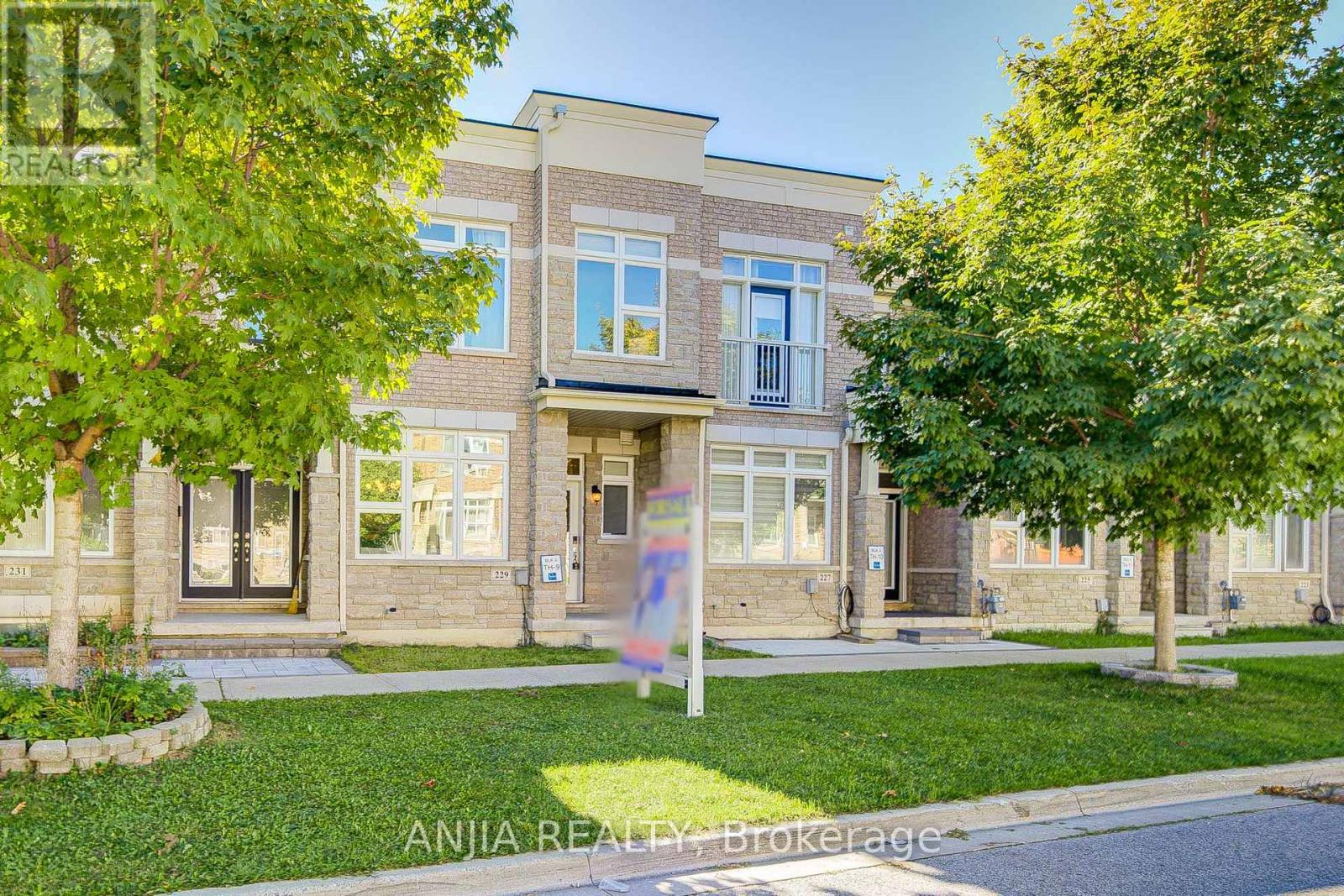 229 South Unionville Avenue, Markham, Ontario  L3R 5S6 - Photo 2 - N12484075