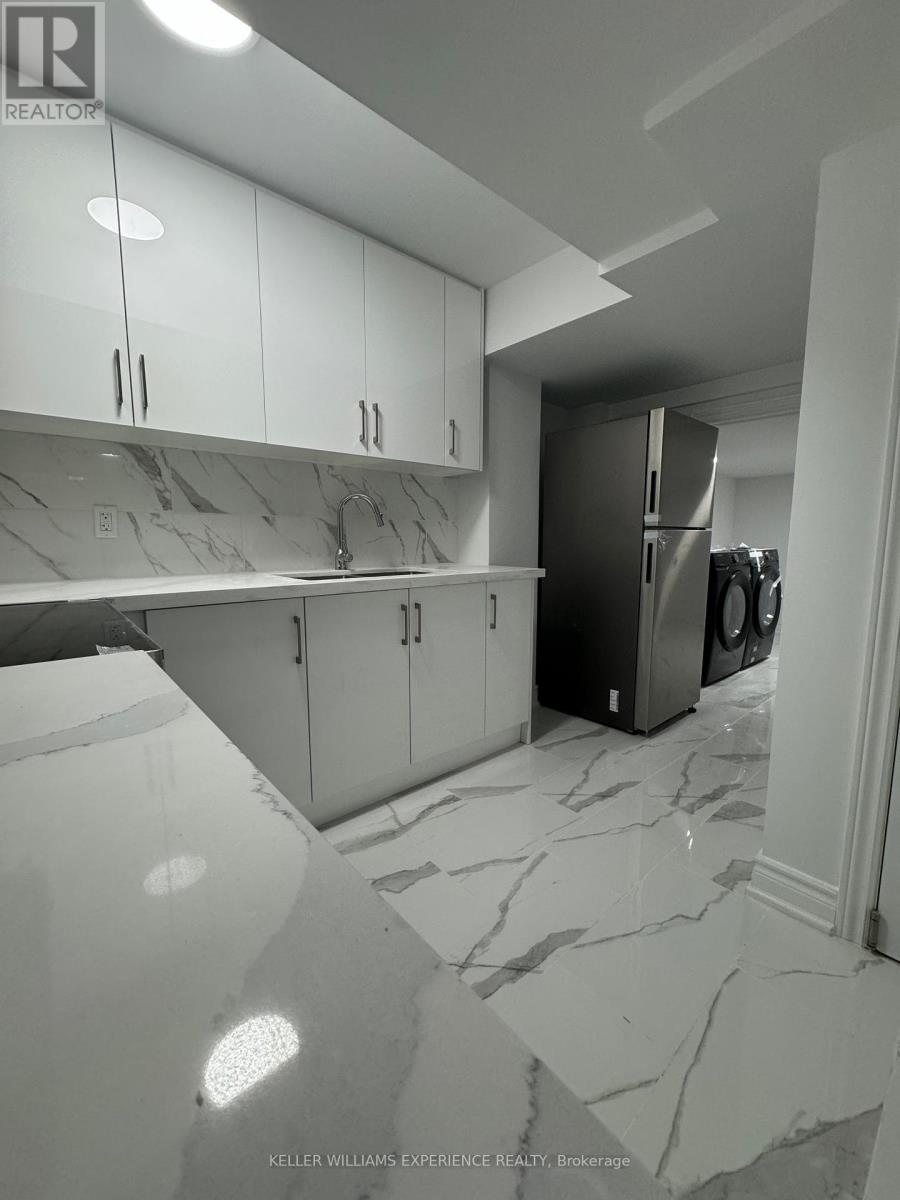 LOWER - 29 PADDINGTON GROVE, Barrie, Ontario