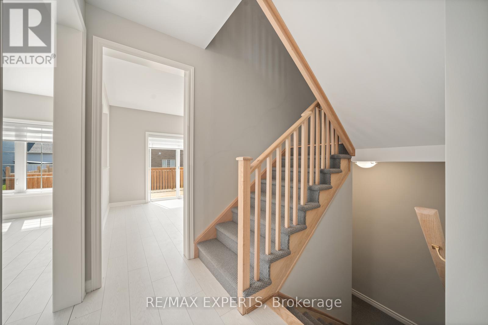 216 Cubitt Street, Clearview, Ontario  L0M 1S0 - Photo 10 - S12484041
