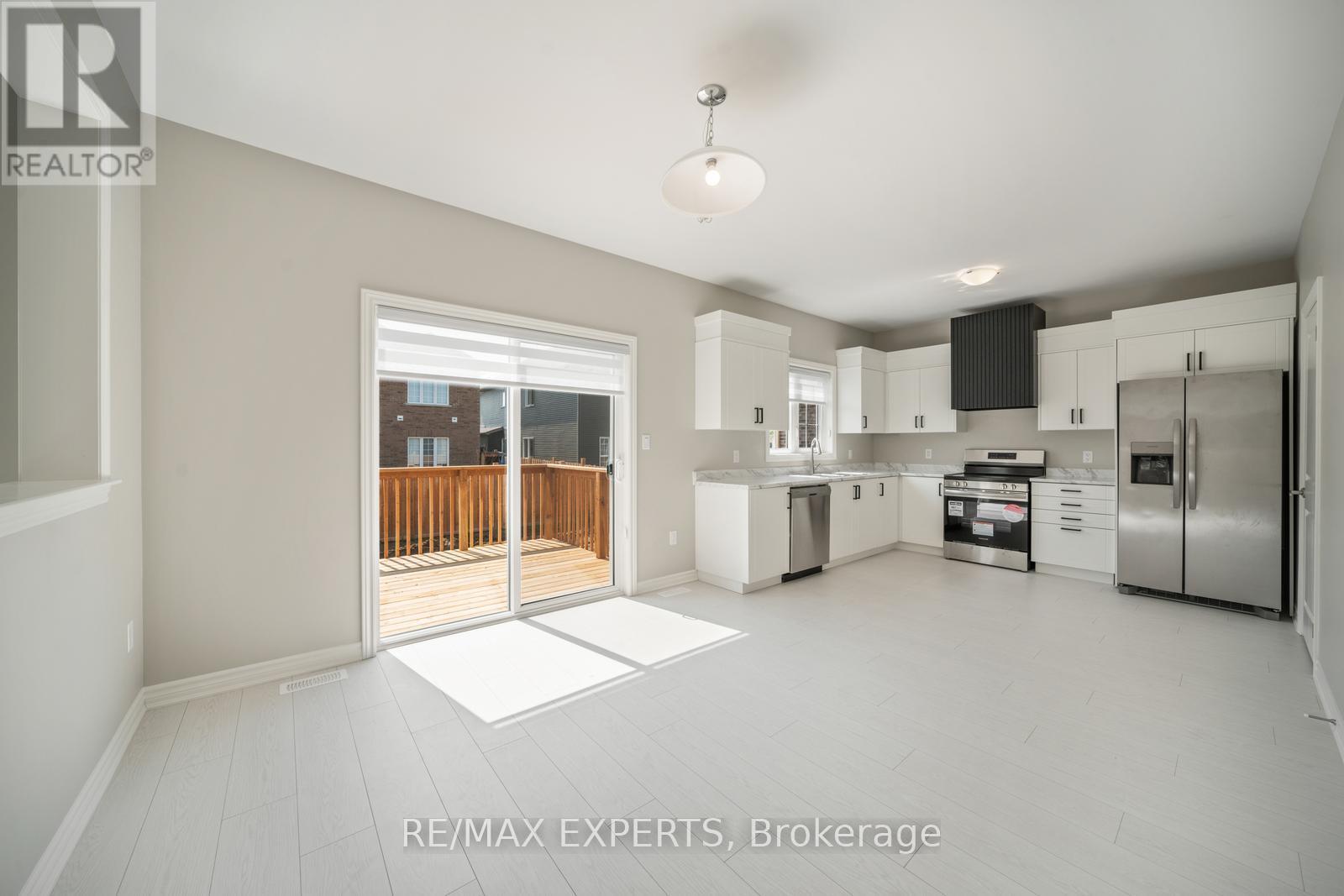 216 Cubitt Street, Clearview, Ontario  L0M 1S0 - Photo 15 - S12484041