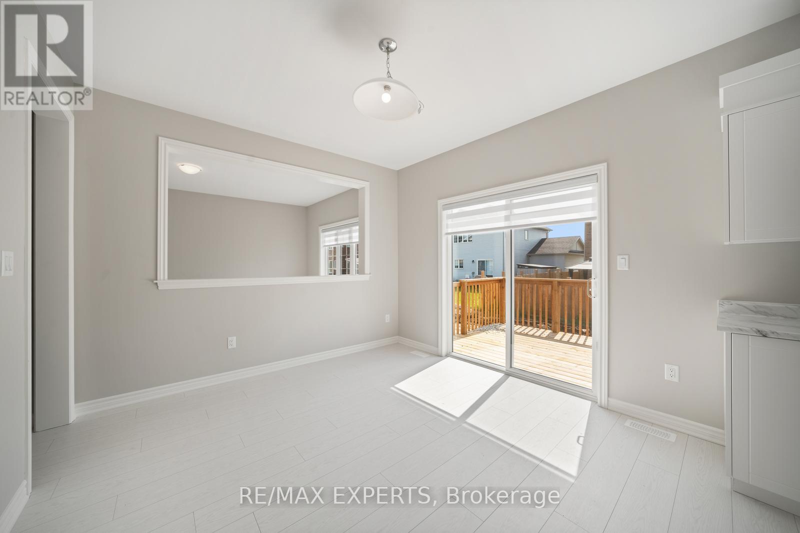 216 Cubitt Street, Clearview, Ontario  L0M 1S0 - Photo 16 - S12484041