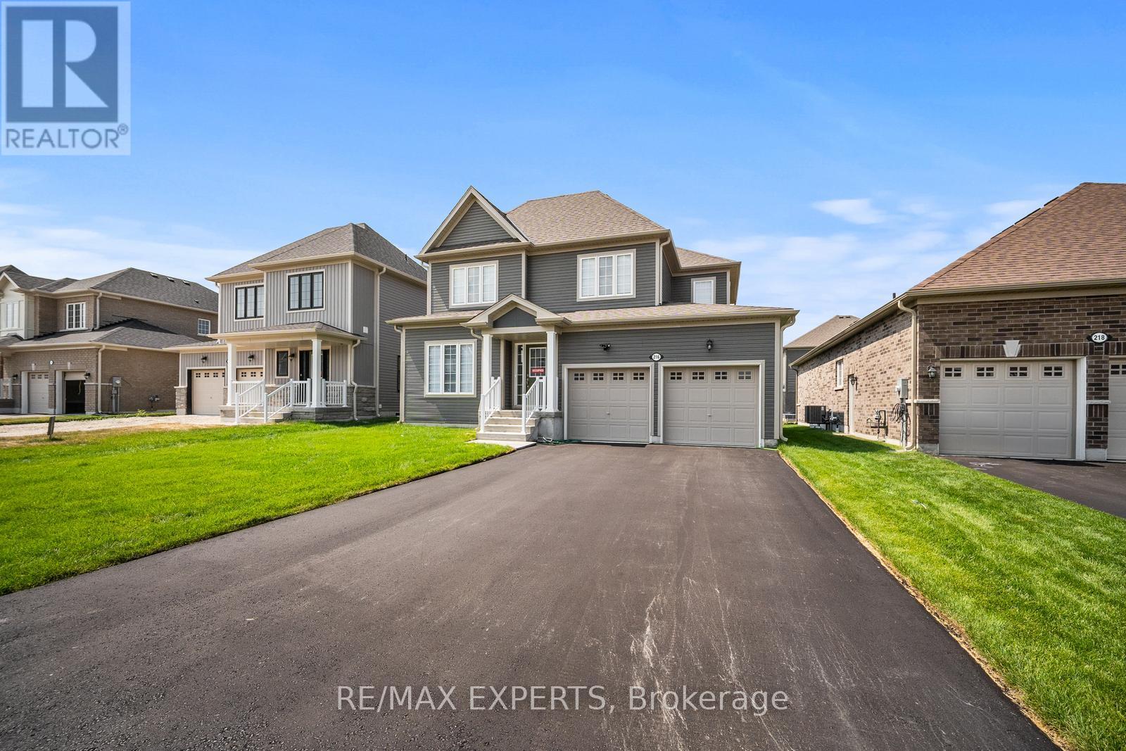 216 Cubitt Street, Clearview, Ontario  L0M 1S0 - Photo 2 - S12484041