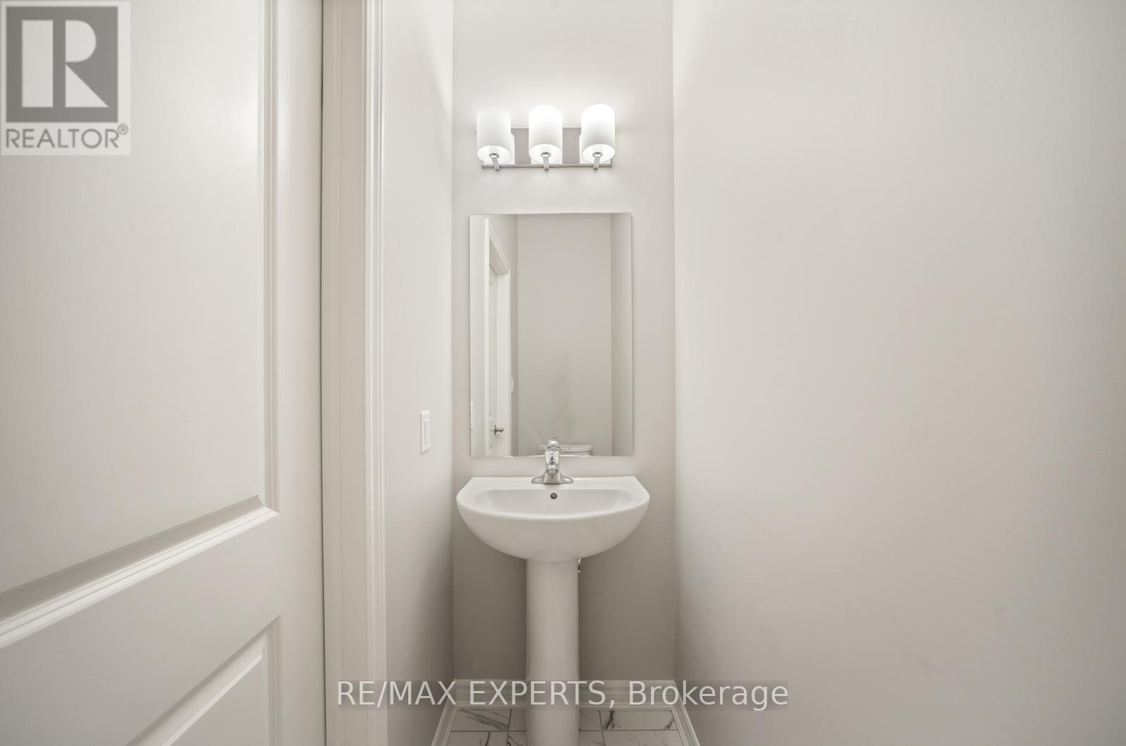 216 Cubitt Street, Clearview, Ontario  L0M 1S0 - Photo 20 - S12484041