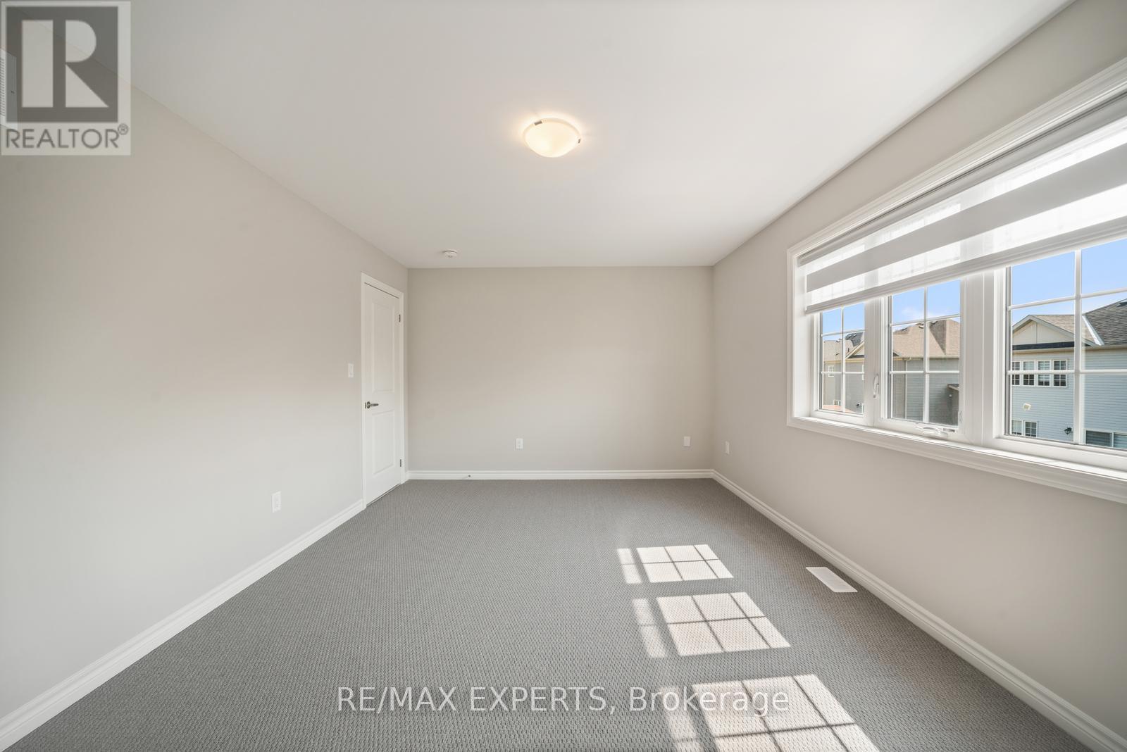 216 Cubitt Street, Clearview, Ontario  L0M 1S0 - Photo 27 - S12484041