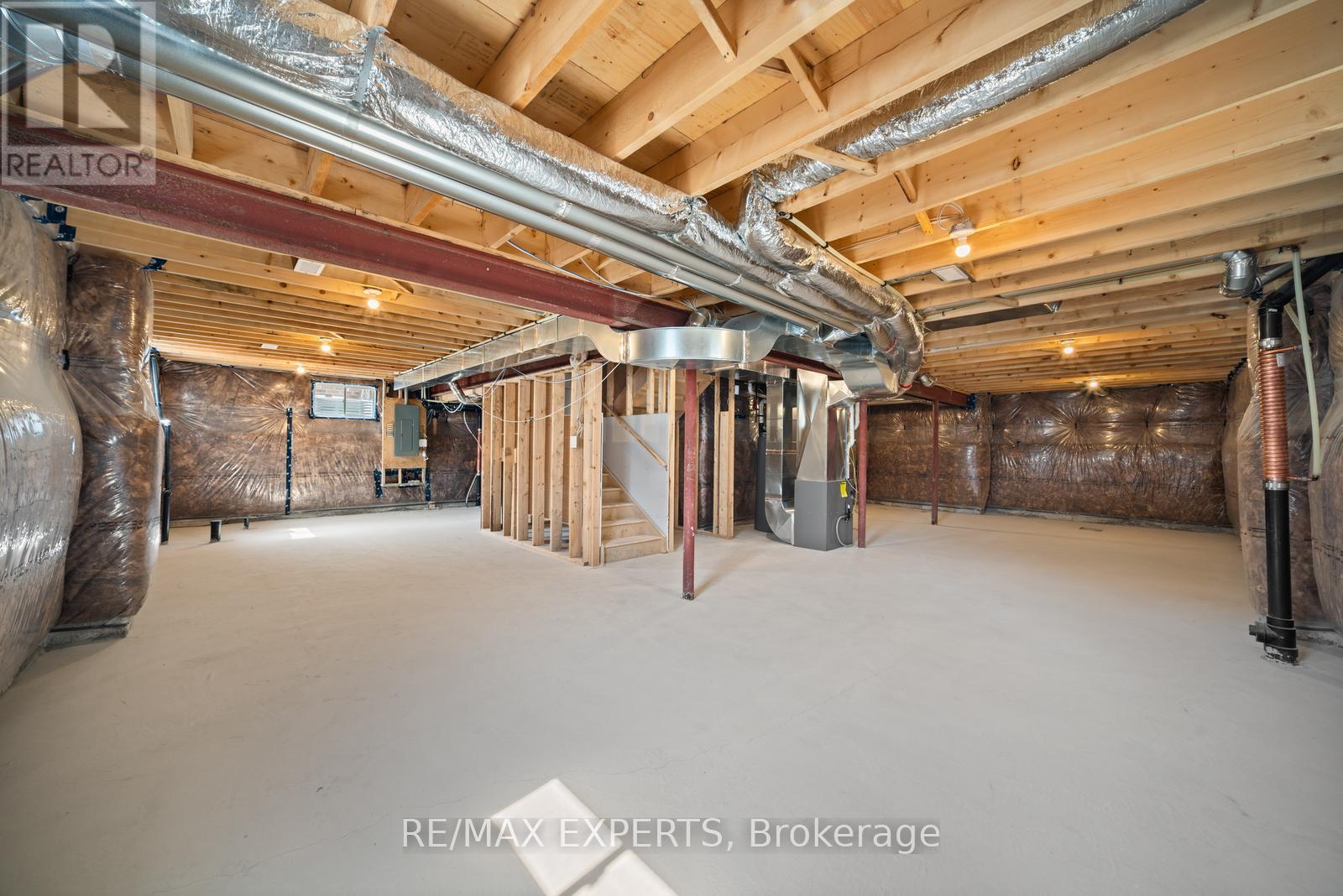 216 Cubitt Street, Clearview, Ontario  L0M 1S0 - Photo 34 - S12484041