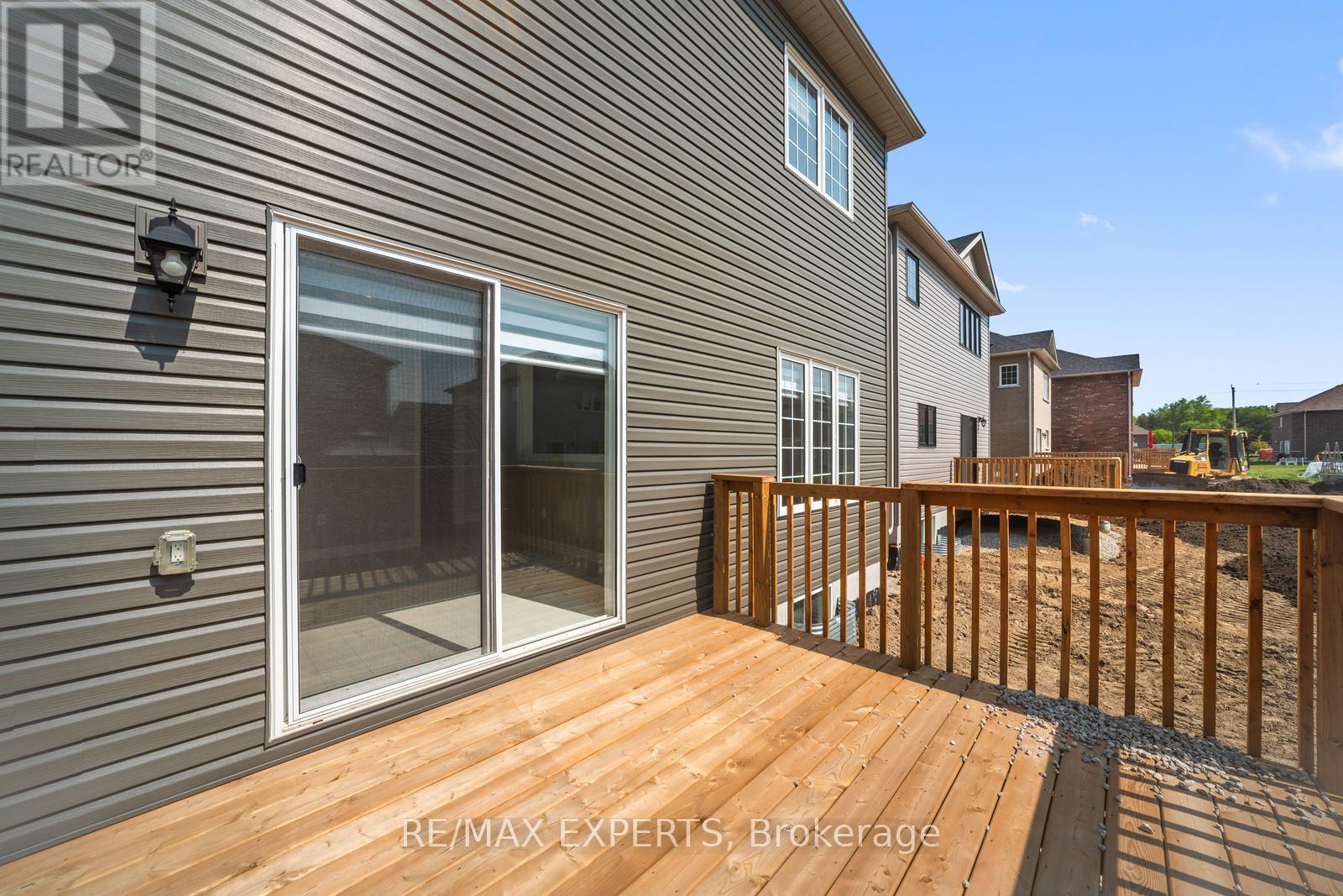216 Cubitt Street, Clearview, Ontario  L0M 1S0 - Photo 35 - S12484041