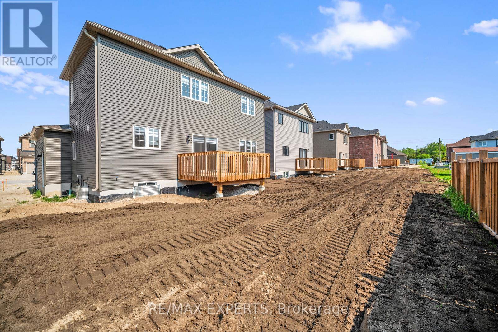 216 Cubitt Street, Clearview, Ontario  L0M 1S0 - Photo 37 - S12484041