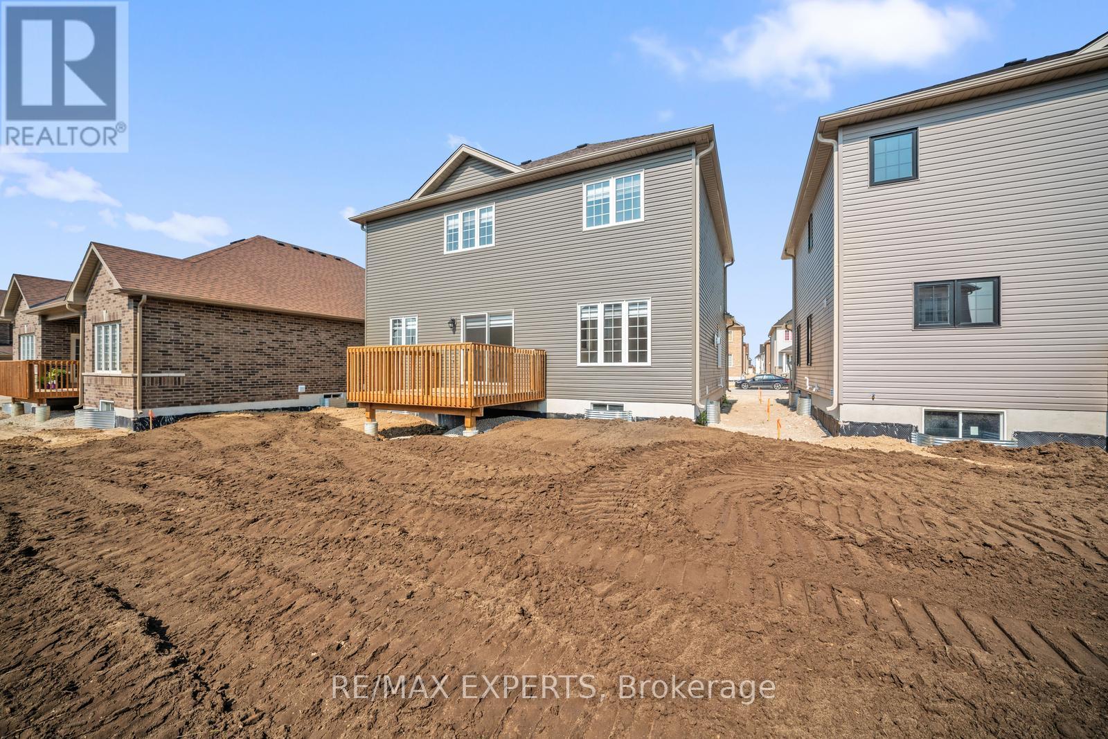 216 Cubitt Street, Clearview, Ontario  L0M 1S0 - Photo 39 - S12484041