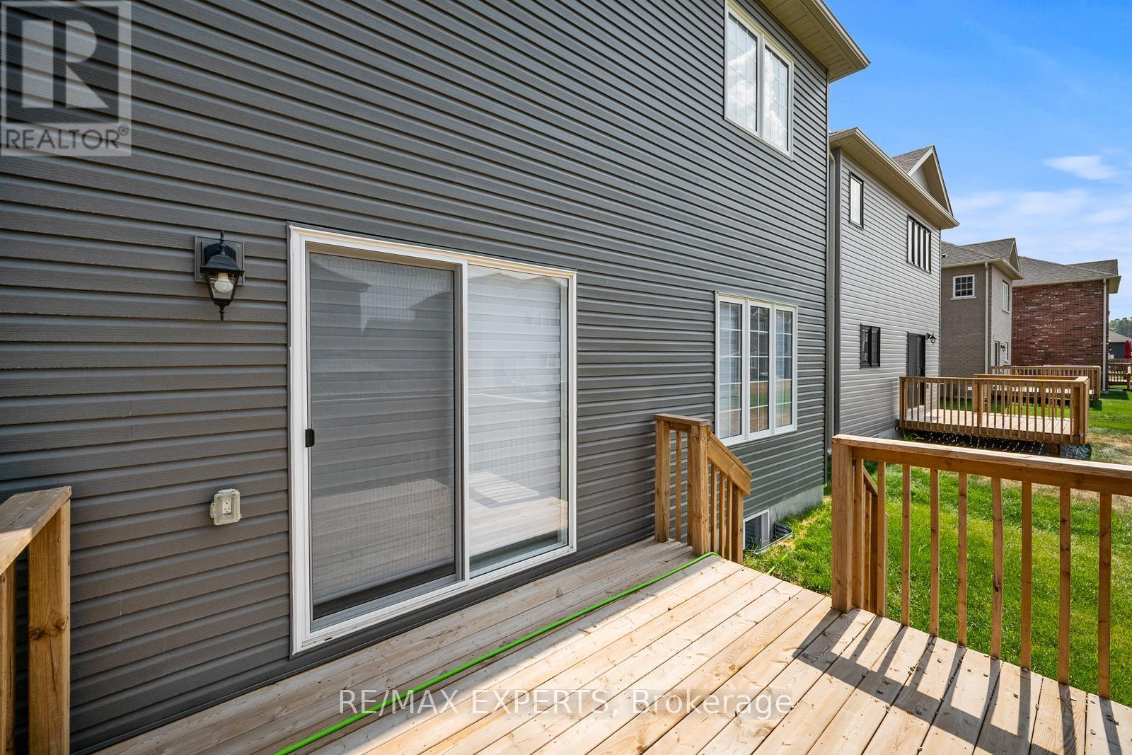 216 Cubitt Street, Clearview, Ontario  L0M 1S0 - Photo 40 - S12484041