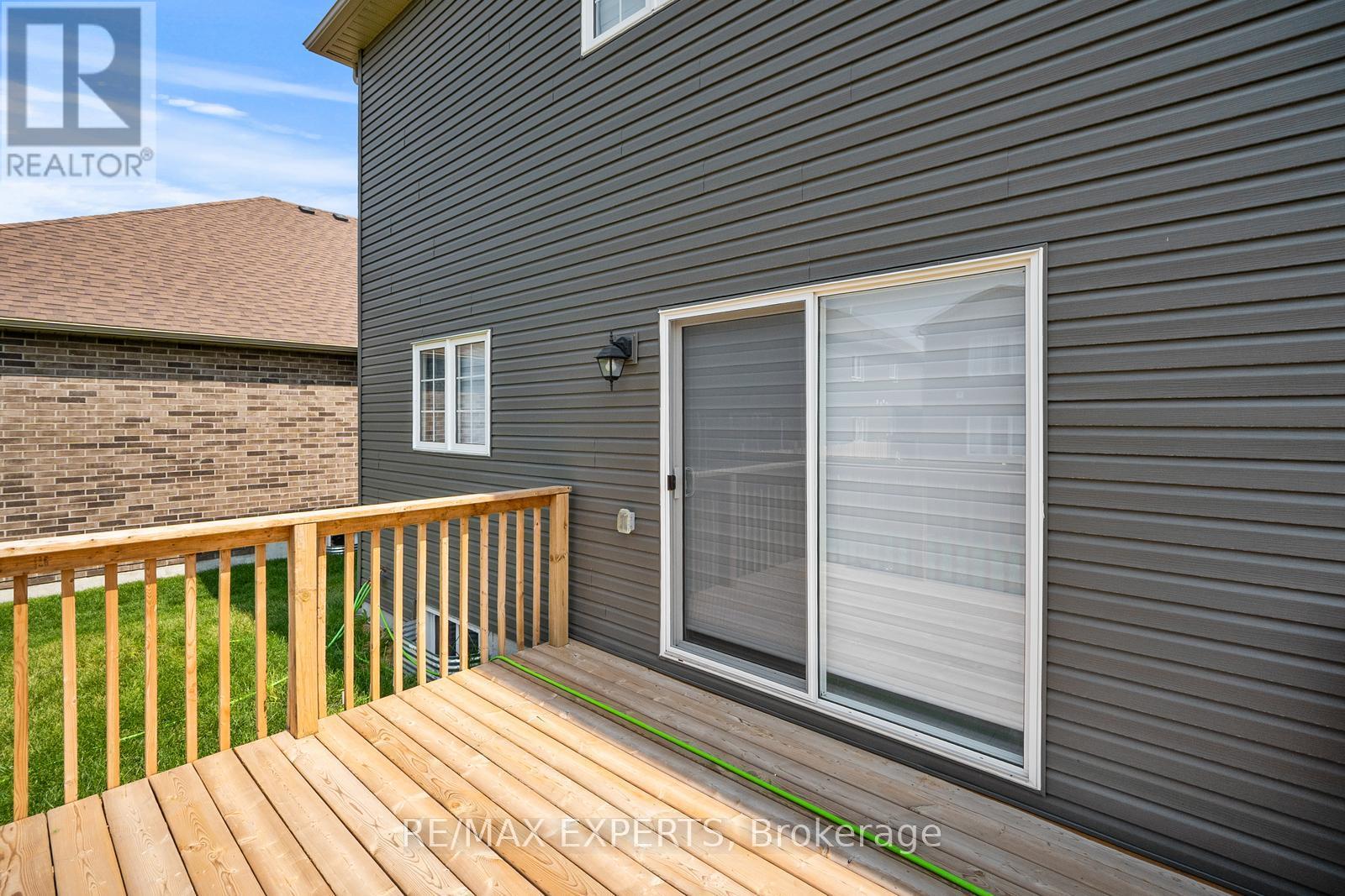 216 Cubitt Street, Clearview, Ontario  L0M 1S0 - Photo 41 - S12484041