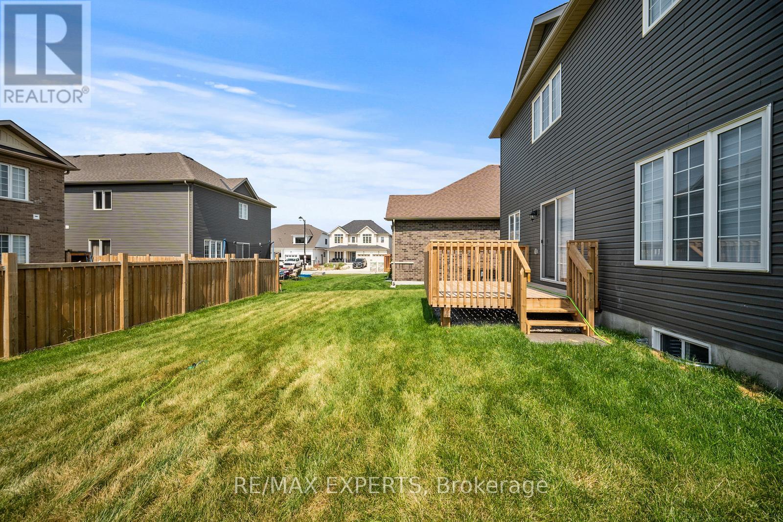 216 Cubitt Street, Clearview, Ontario  L0M 1S0 - Photo 43 - S12484041