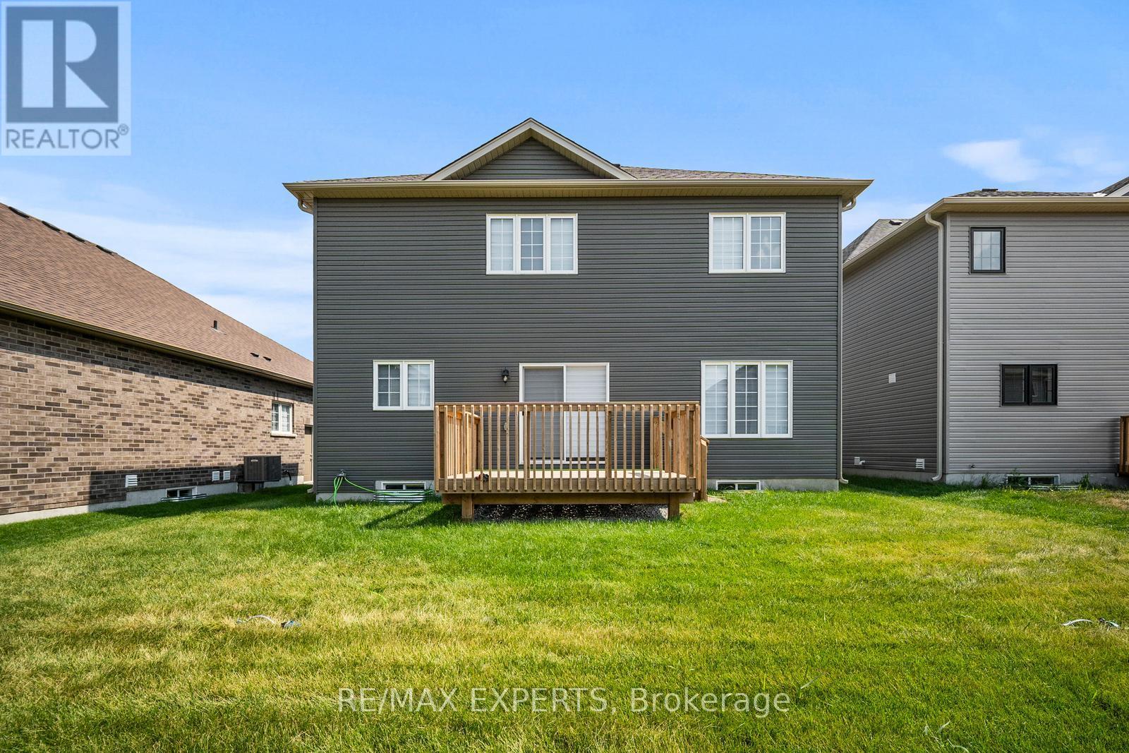 216 Cubitt Street, Clearview, Ontario  L0M 1S0 - Photo 47 - S12484041