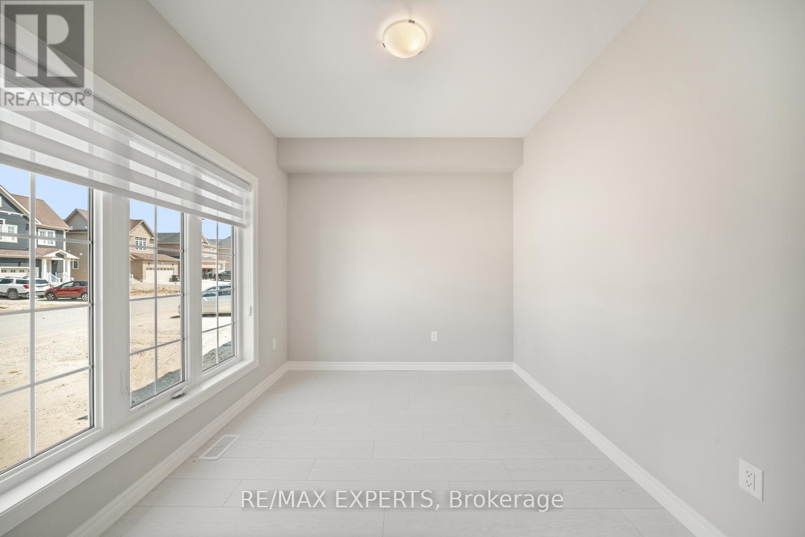 216 Cubitt Street, Clearview, Ontario  L0M 1S0 - Photo 6 - S12484041