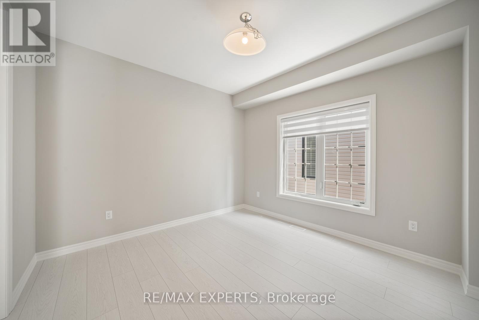 216 Cubitt Street, Clearview, Ontario  L0M 1S0 - Photo 8 - S12484041
