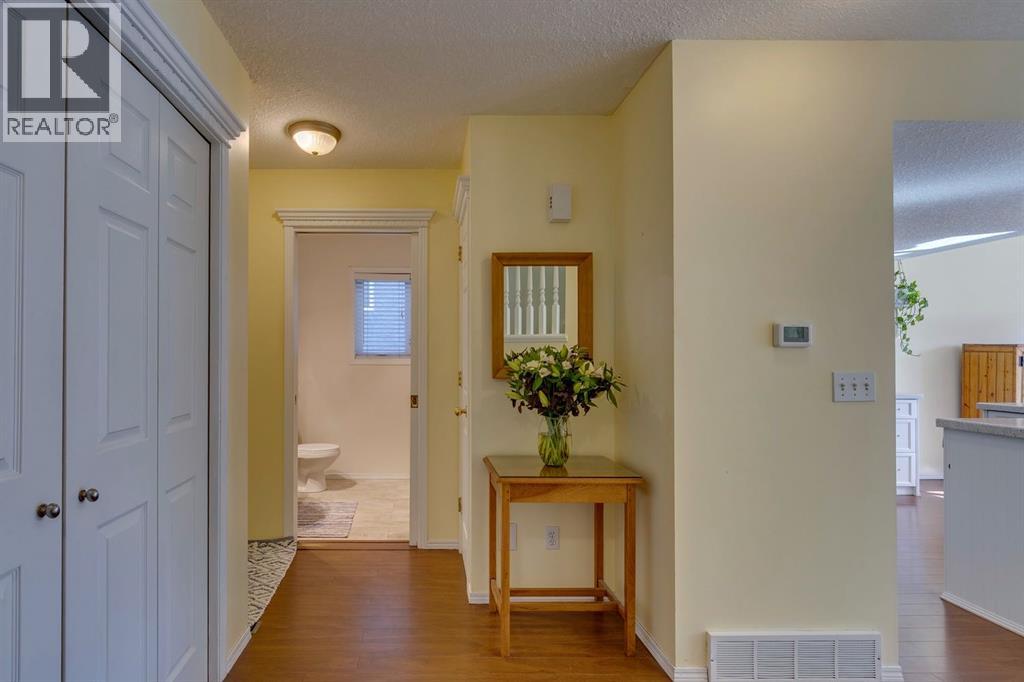 1145 Sunlake Link Se, Calgary, Alberta  T2X 3G8 - Photo 4 - A2261578