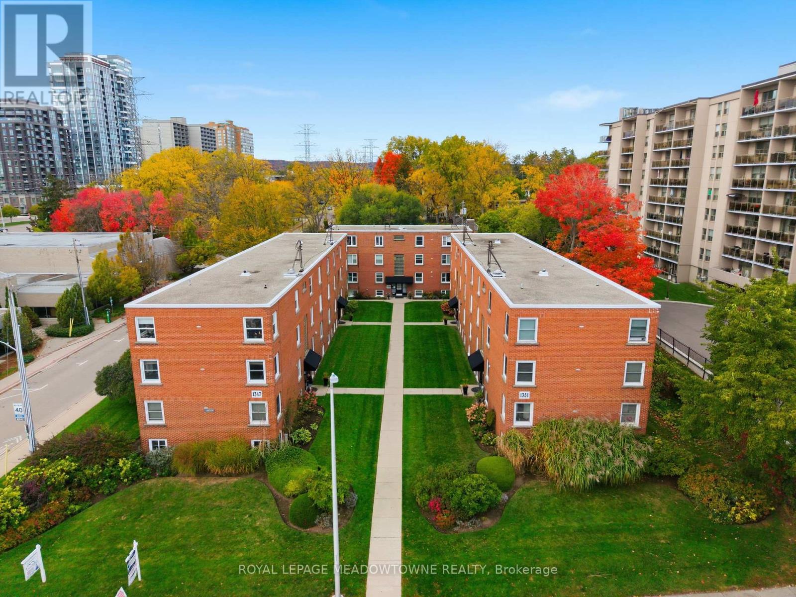 15 - 1351 Lakeshore Road, Burlington, Ontario  L7S 1B1 - Photo 2 - W12483982