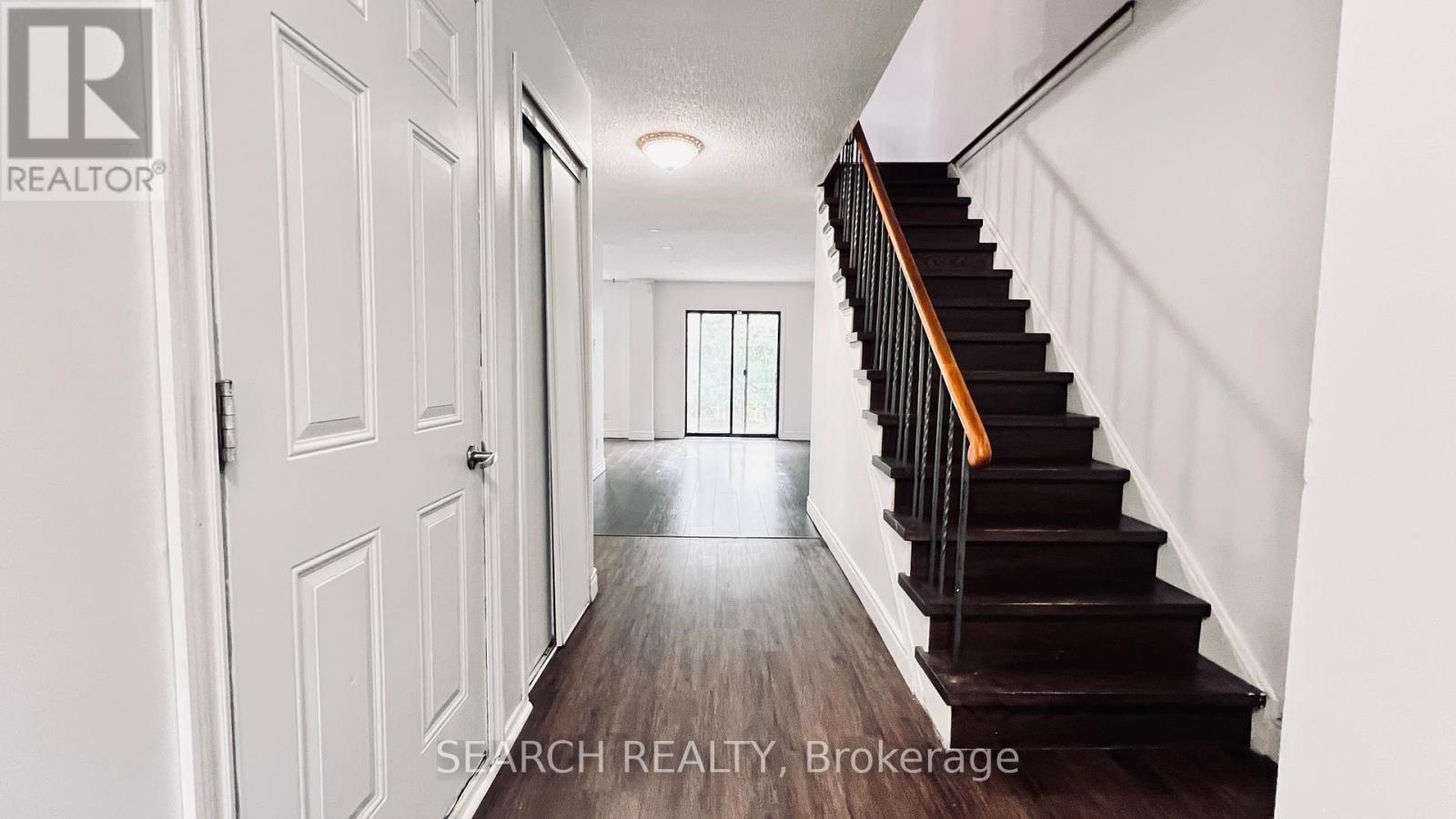 93 Martindale Crescent, Brampton, Ontario  L6X 2T8 - Photo 2 - W12483987