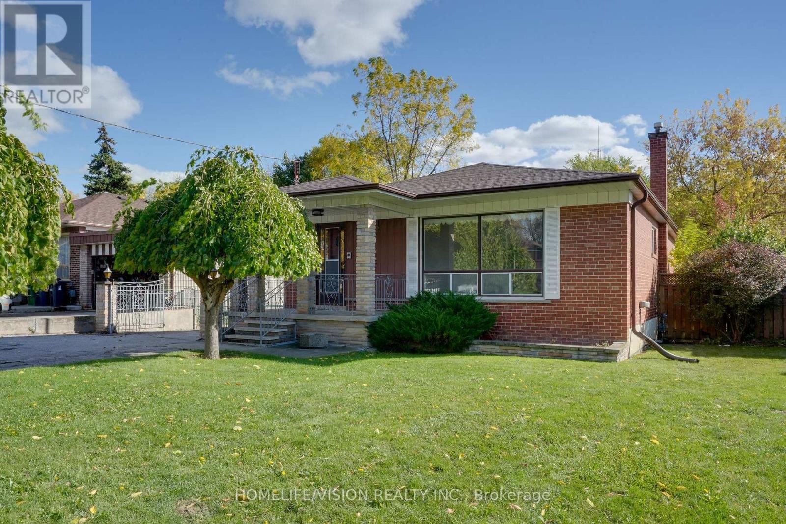 239 EPSOM DOWNS DRIVE, Toronto, Ontario