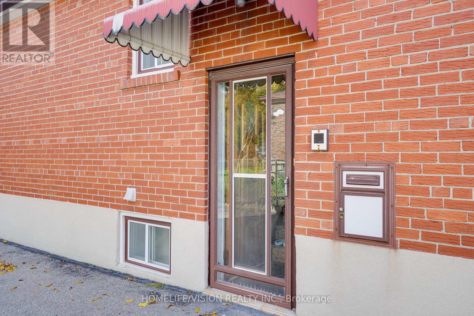 239 Epsom Downs Drive, Toronto, Ontario  M3M 1T3 - Photo 10 - W12483989