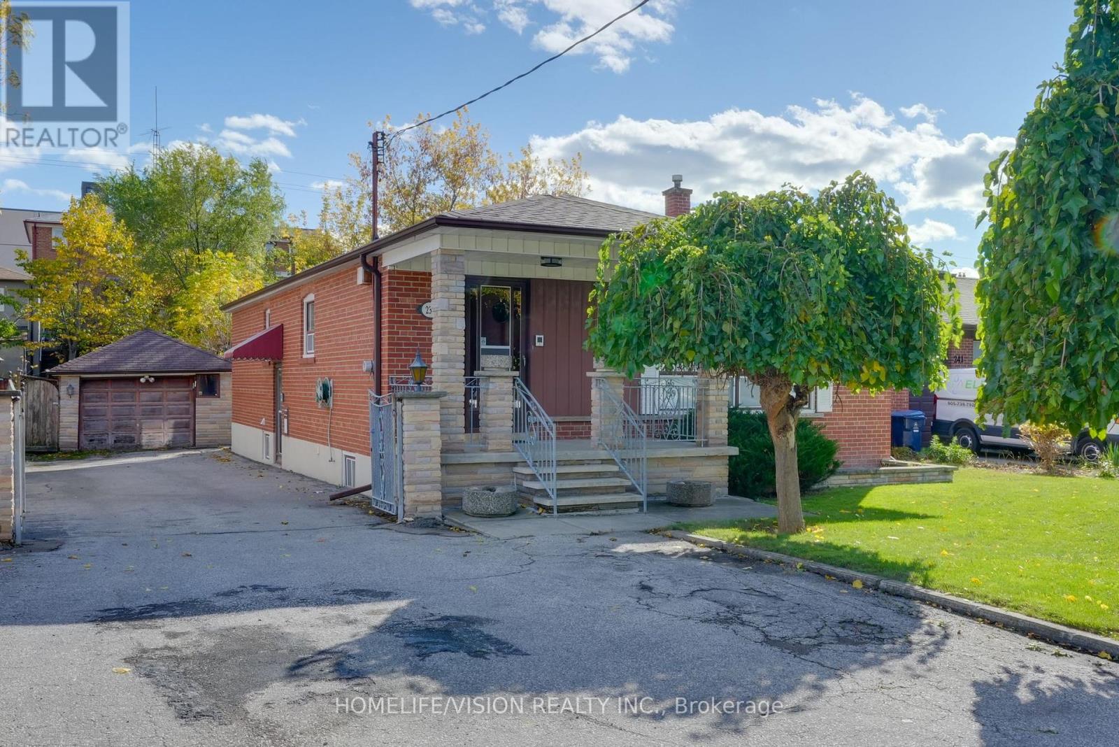 239 Epsom Downs Drive, Toronto, Ontario  M3M 1T3 - Photo 2 - W12483989