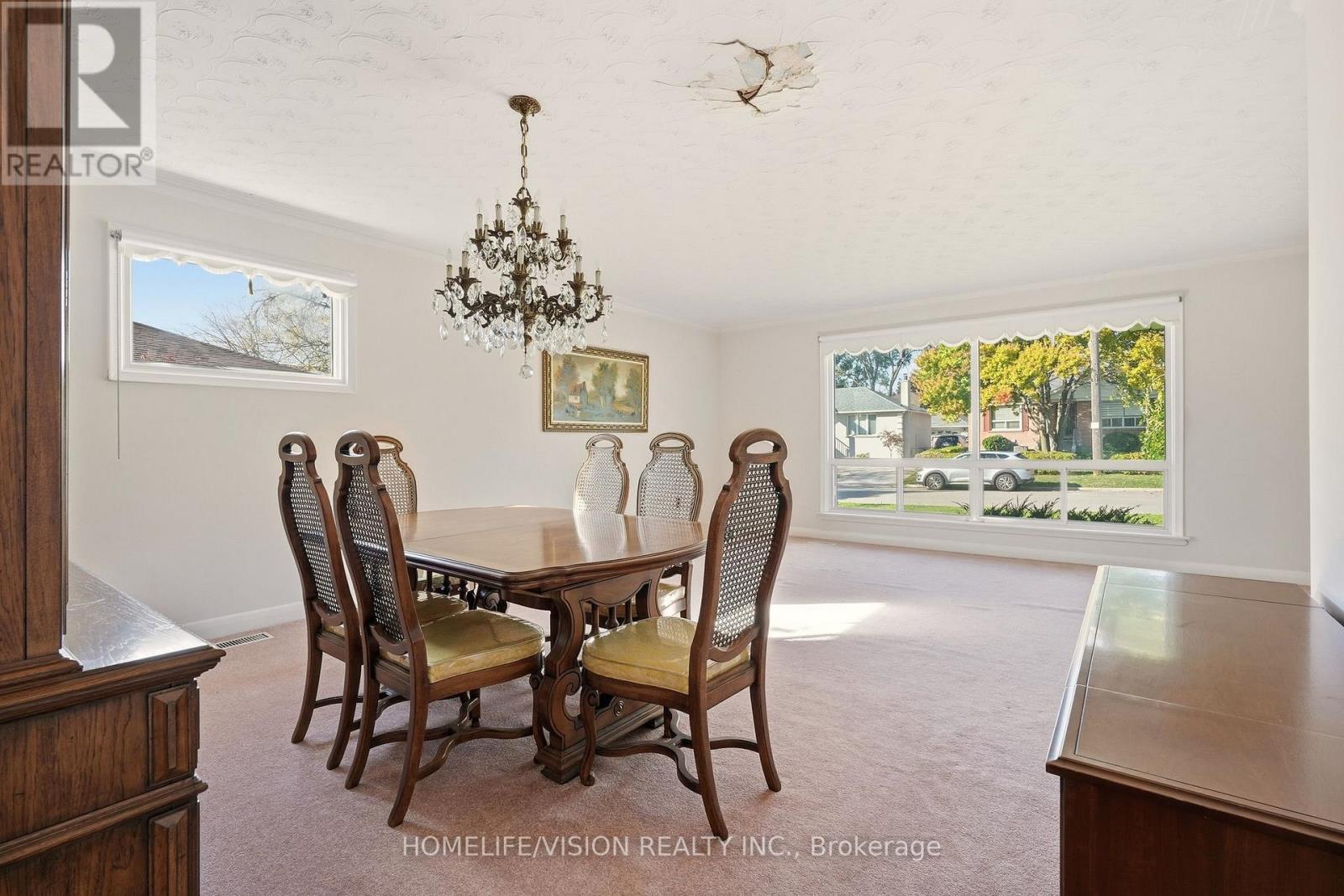 239 Epsom Downs Drive, Toronto, Ontario  M3M 1T3 - Photo 20 - W12483989