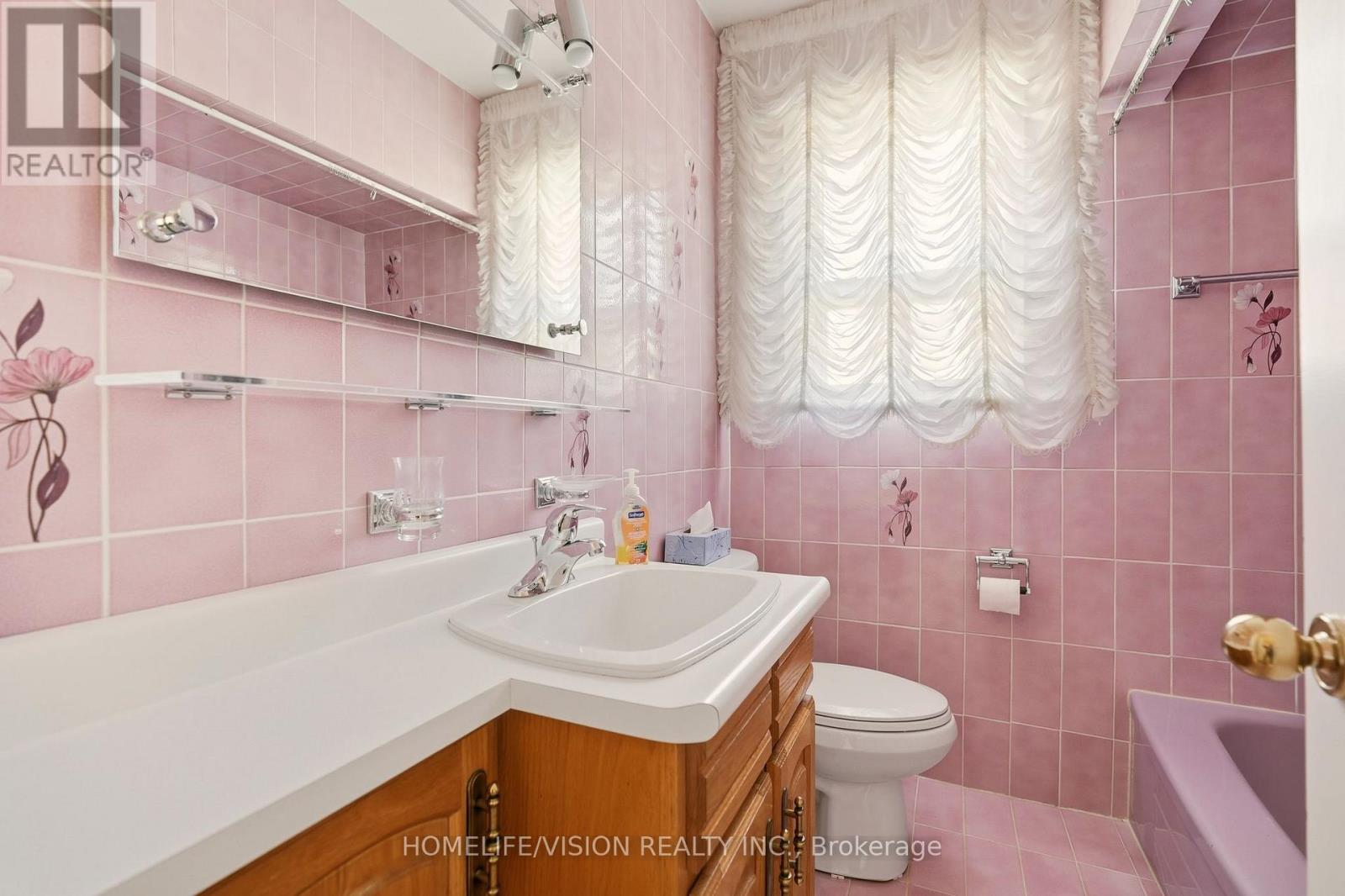 239 Epsom Downs Drive, Toronto, Ontario  M3M 1T3 - Photo 33 - W12483989
