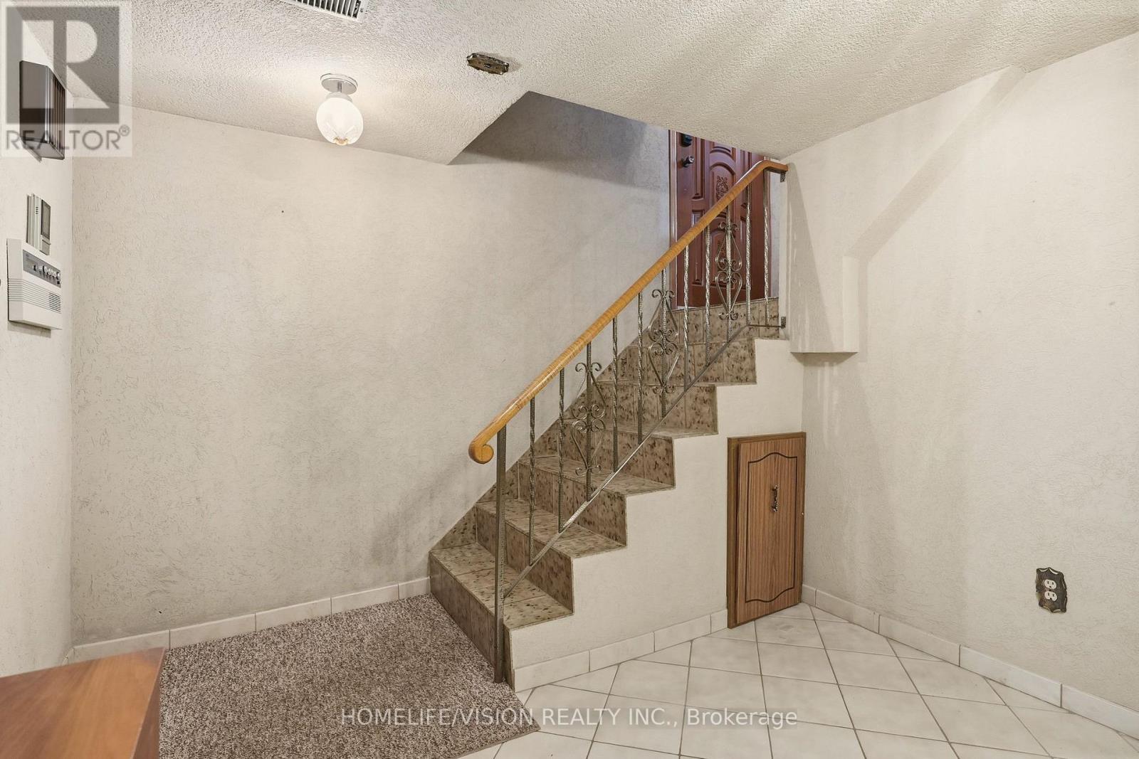 239 Epsom Downs Drive, Toronto, Ontario  M3M 1T3 - Photo 38 - W12483989