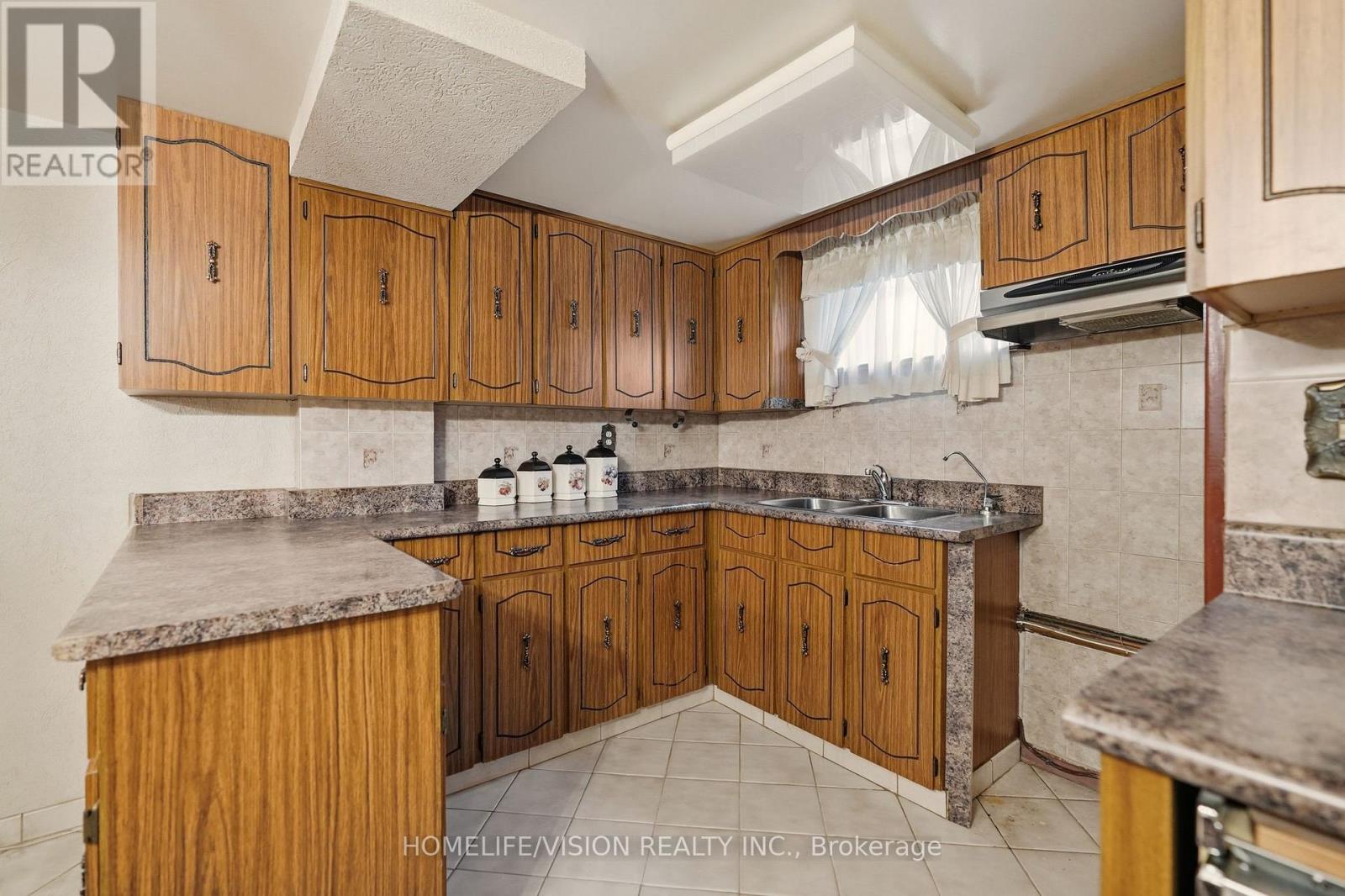 239 Epsom Downs Drive, Toronto, Ontario  M3M 1T3 - Photo 42 - W12483989