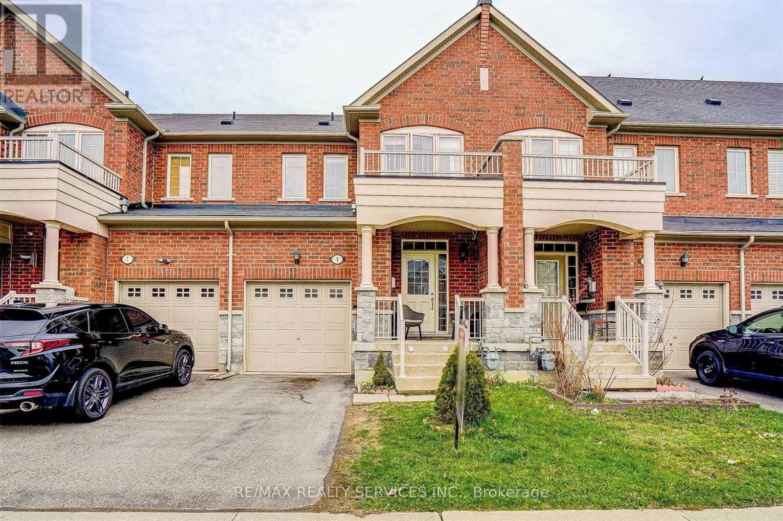 9 PENDULUM CIRCLE, Brampton, Ontario