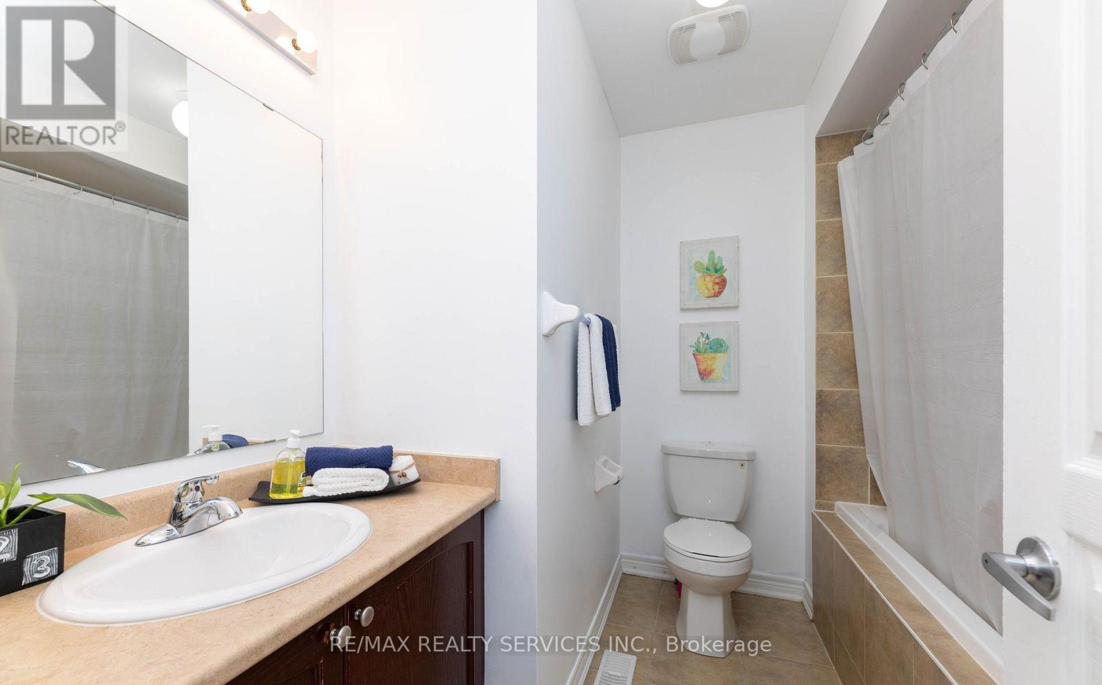 9 Pendulum Circle, Brampton, Ontario  L6R 3N5 - Photo 25 - W12484038