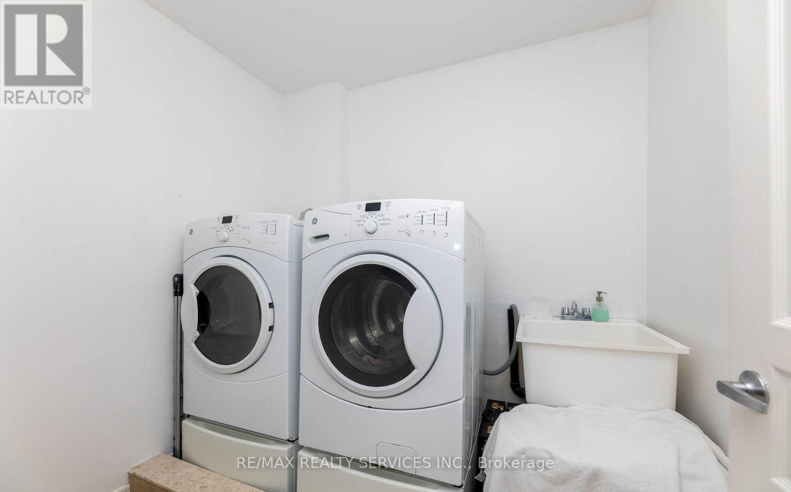 9 Pendulum Circle, Brampton, Ontario  L6R 3N5 - Photo 26 - W12484038